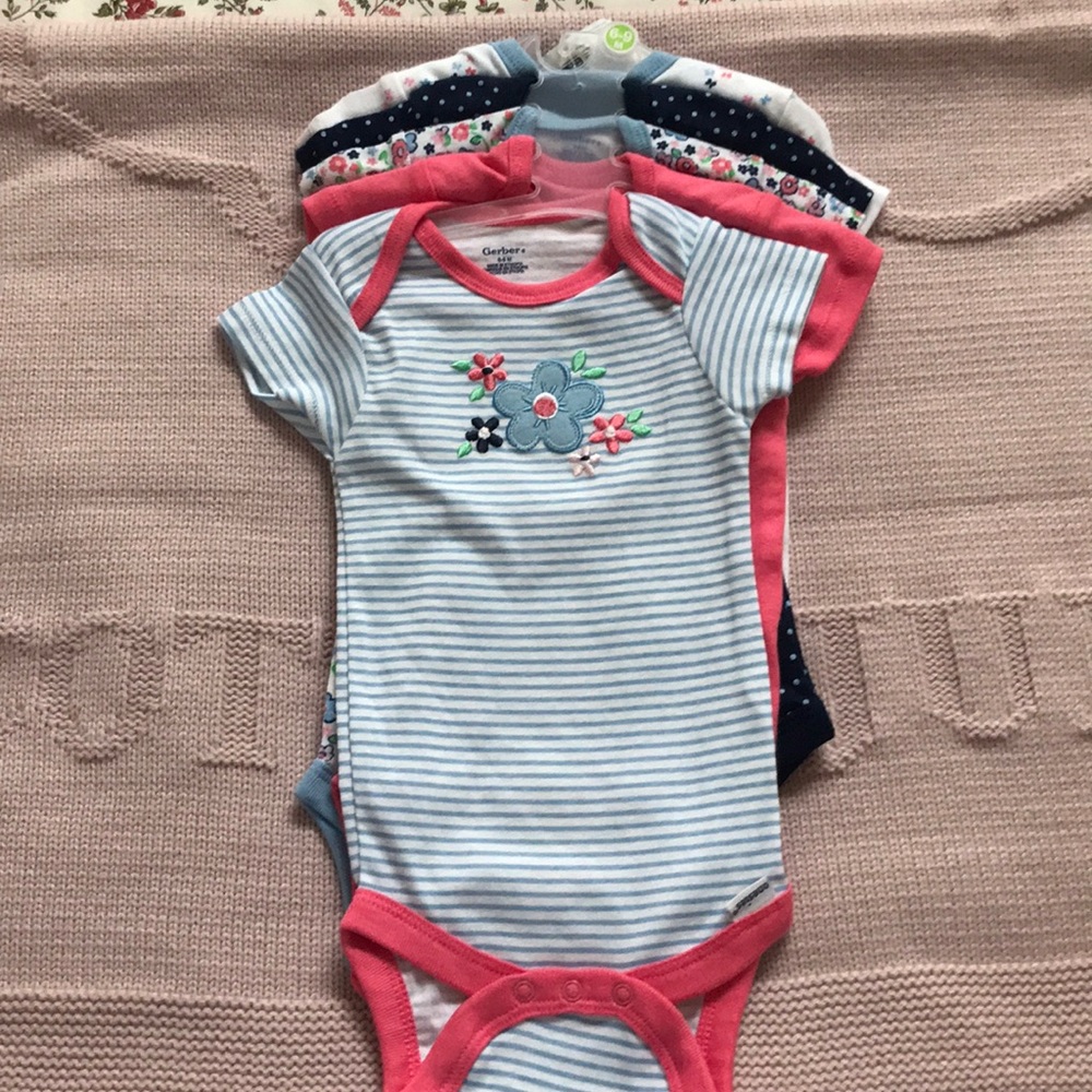 Gerber Baby Girl ser of onesies